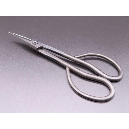Ciseaux Satsuki – Acier au carbone pour un usage quotidien Ciseaux Satsuki – Acier au carbone pour un usage quotidien