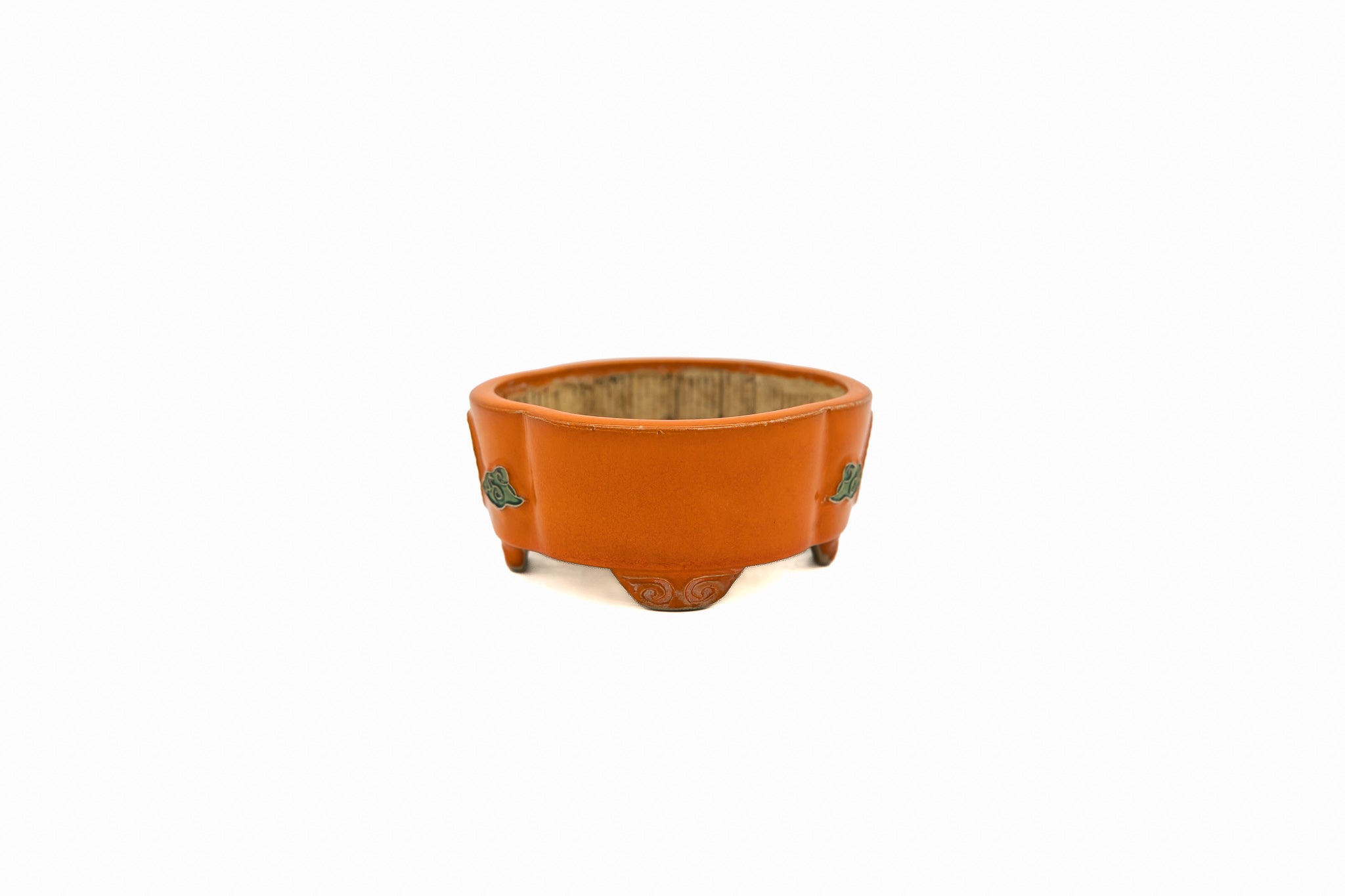 Petit pot rond à bonsaï – Émail orange moka, médaillon sculpté à la main Petit pot rond à bonsaï – Émail orange moka, médaillon sculpté à la main